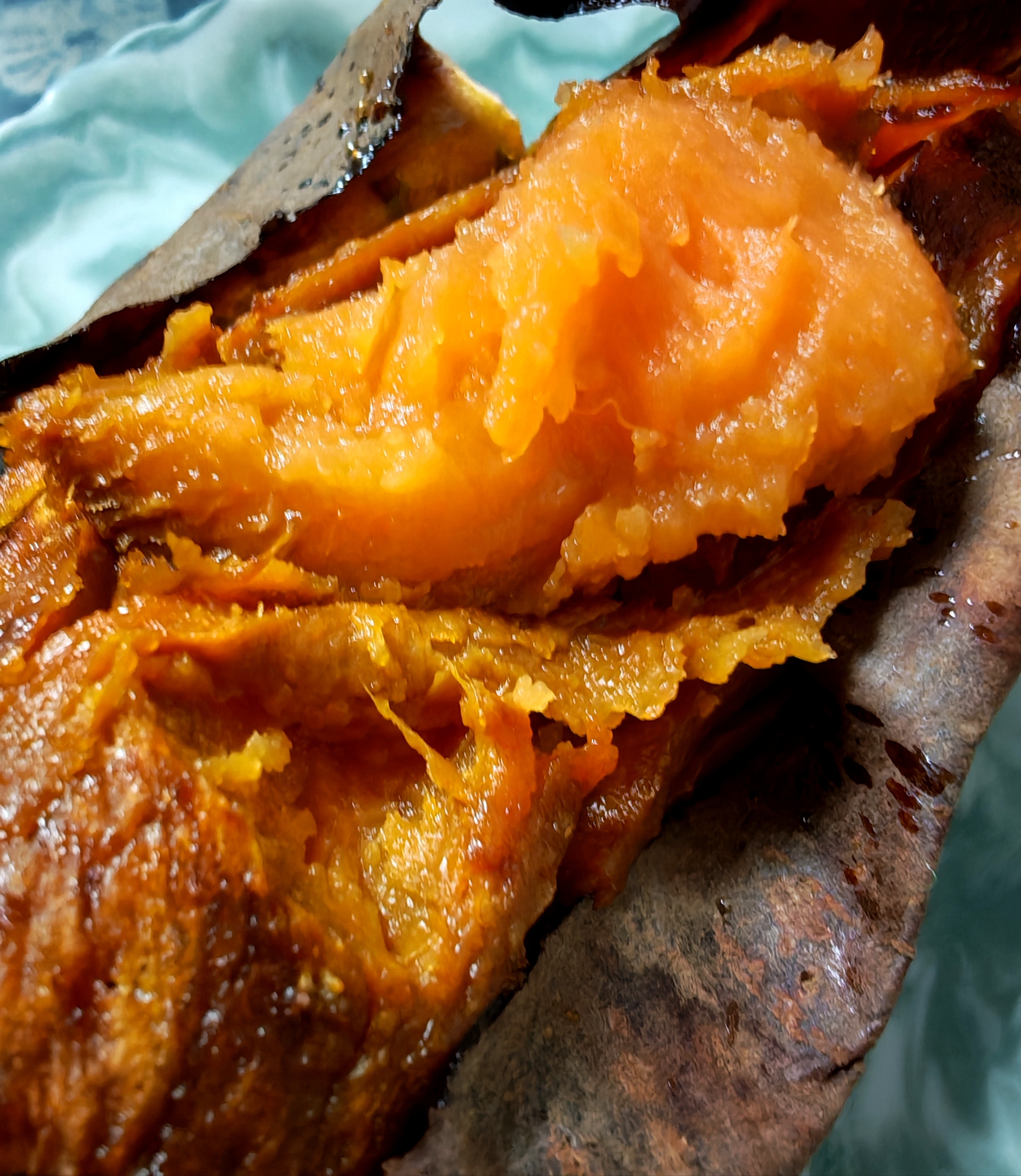 烤蜜薯🍠和这个季节很配哦    ………………………………………………………… 