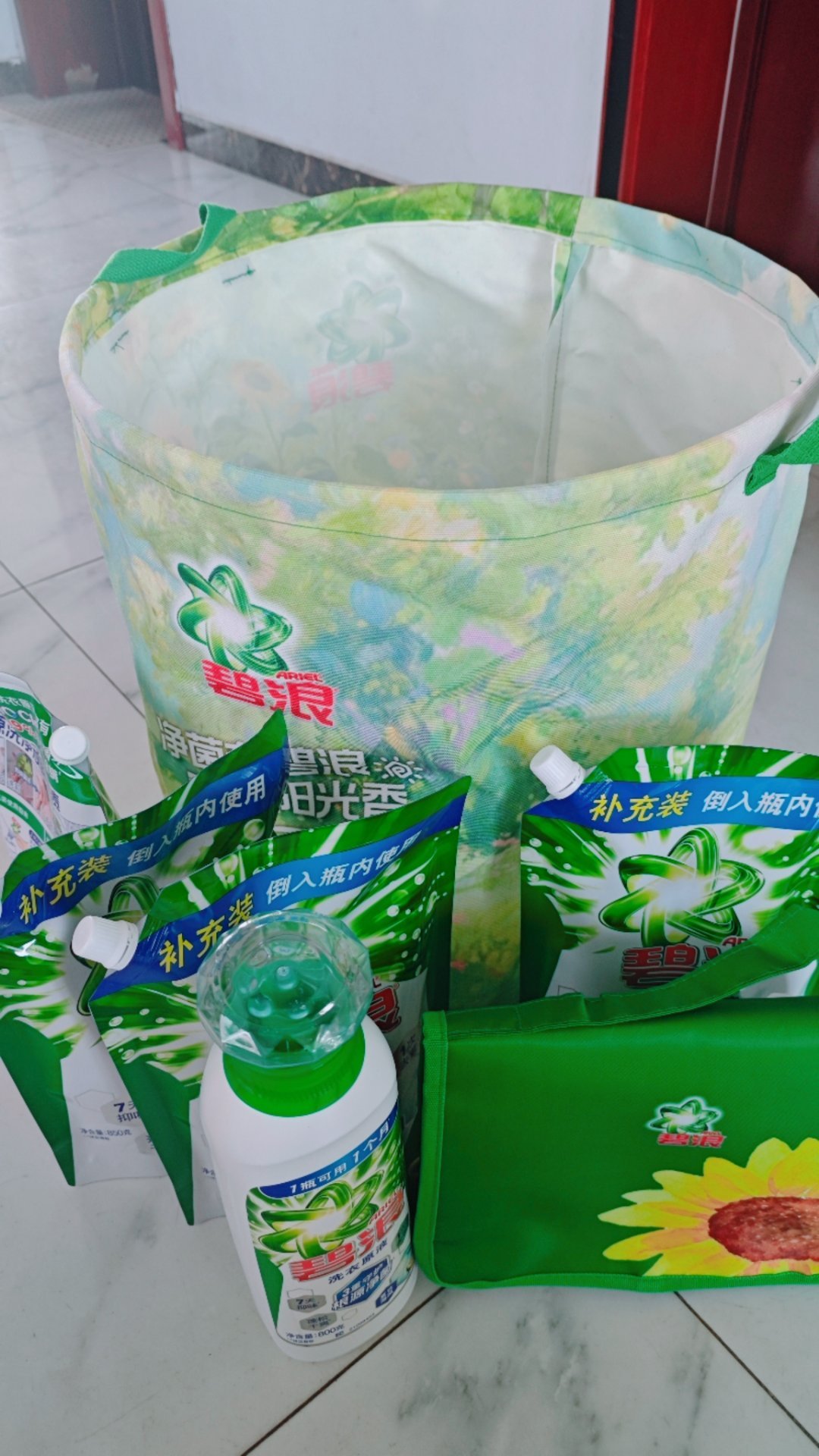 妈呀，我爱上了碧浪周边，光这个洗衣篓就值几十块，质量非常好，非常坚挺！（刘宇宁严