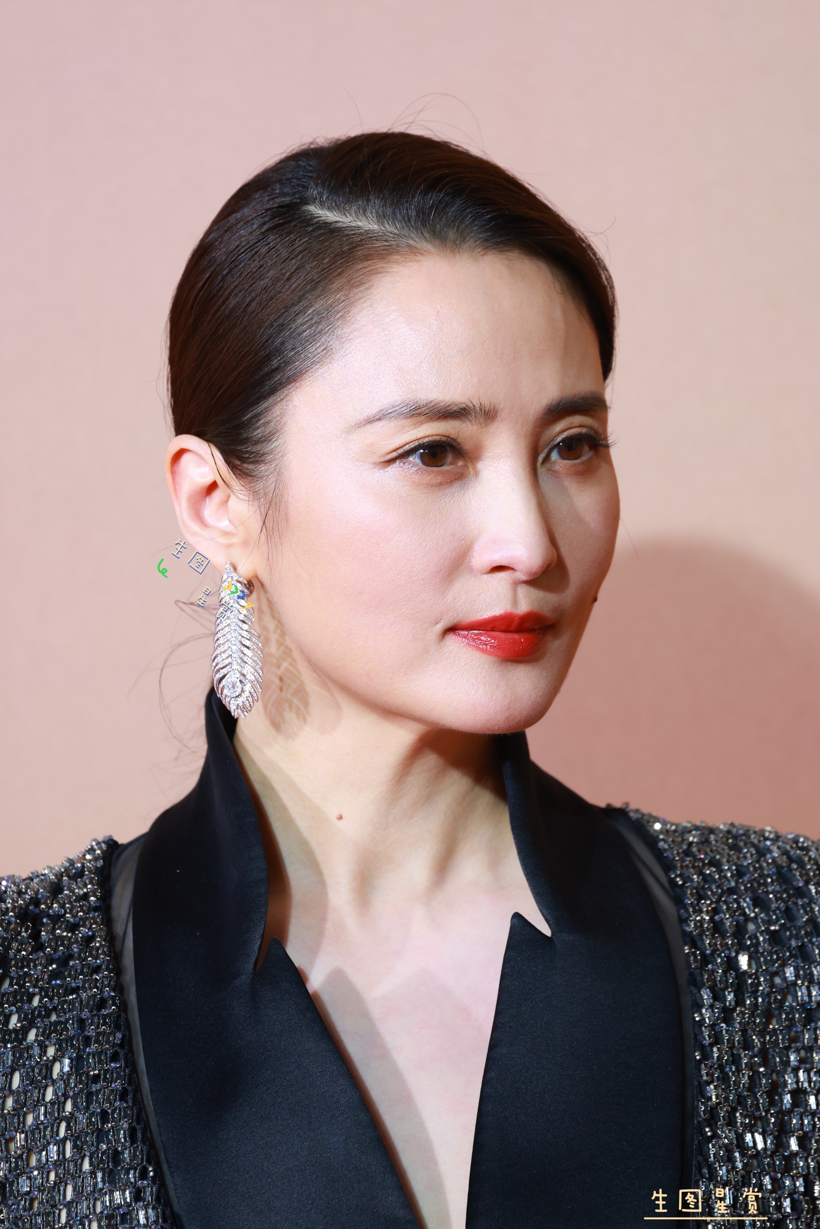 蒋勤勤时尚中国之夜 红毯生图，由内而外的气质稳而美的全然散发[给你小心心] ​​