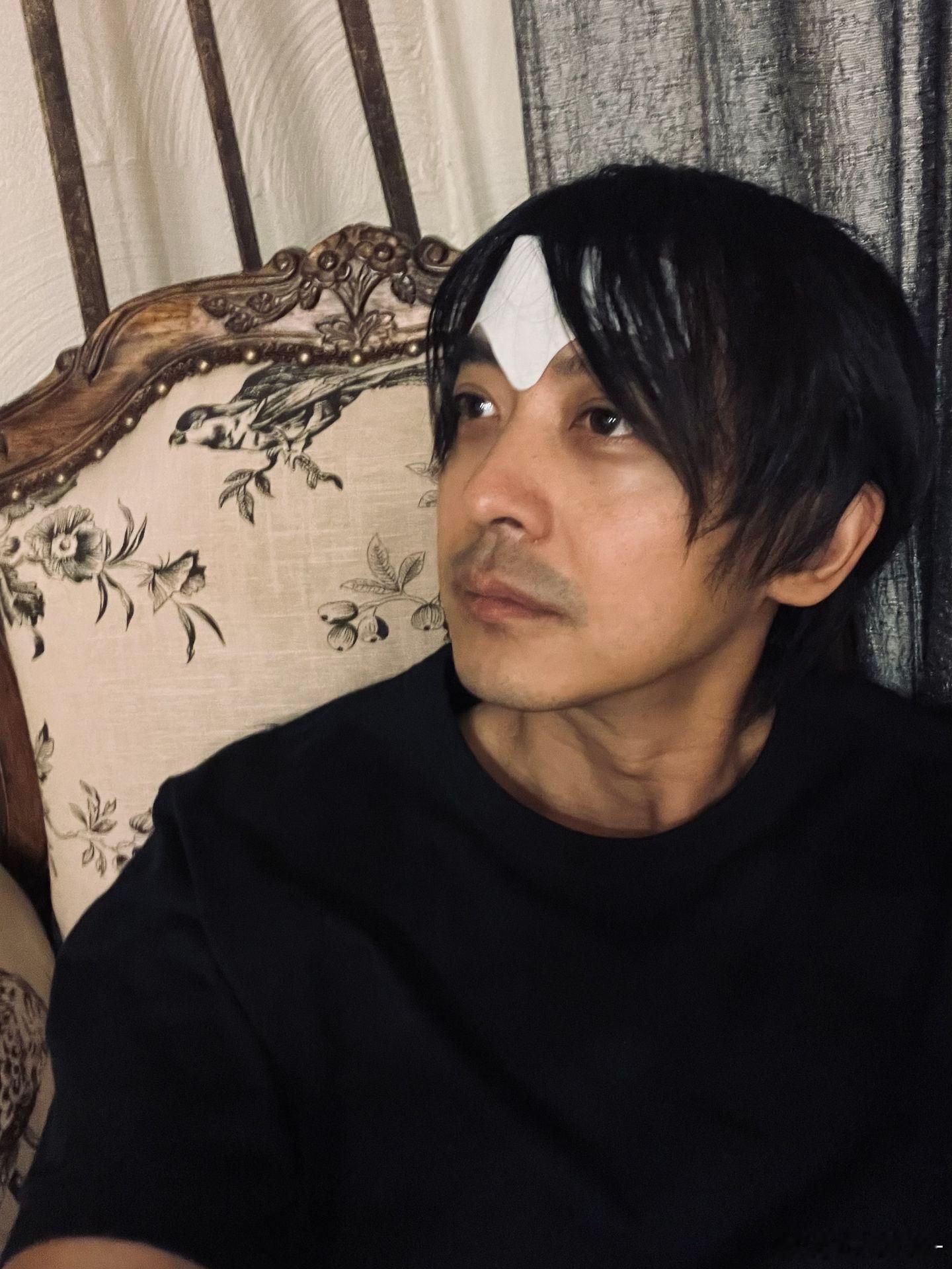 李佳航朋友说他像郭德纲 李佳航朋友说他像郭德纲，李佳航原定计划是想理成于谦的。哈