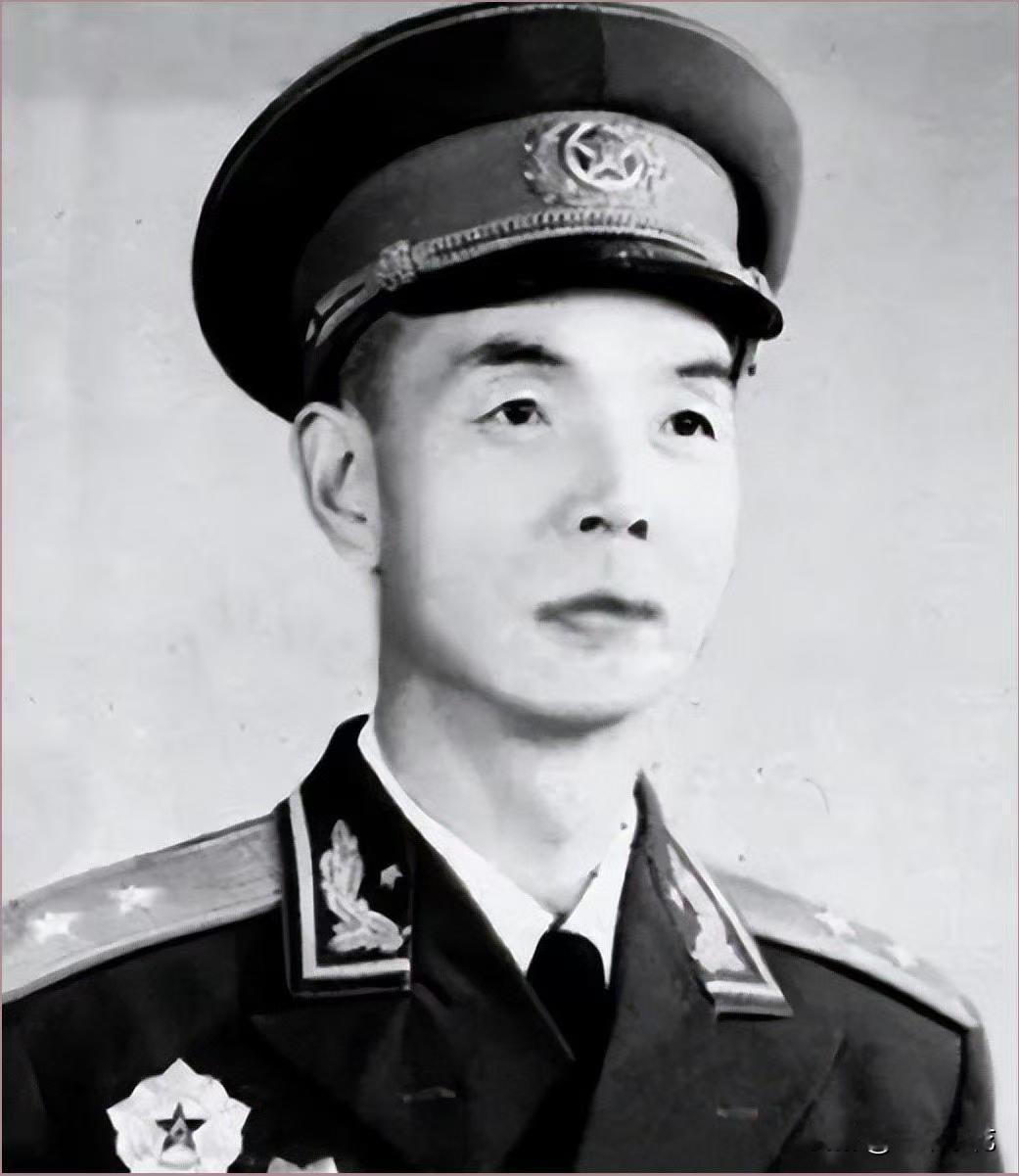 1955年，12位大军区司令员名单摆上桌面，高层看完直皱眉：11个人，竟然没有一