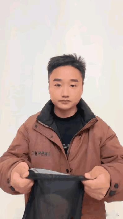男人和女人说话走路的姿势都不同，怎么装都不像[6]