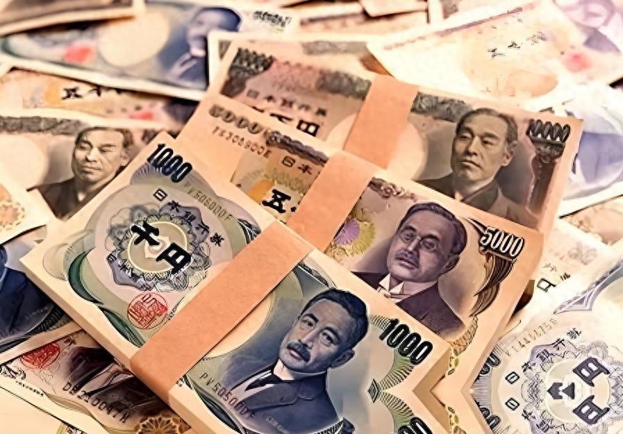 美日这次联手买入日元，表面是在救日本汇率，背后其实还有一笔美国自己的账。
7月3