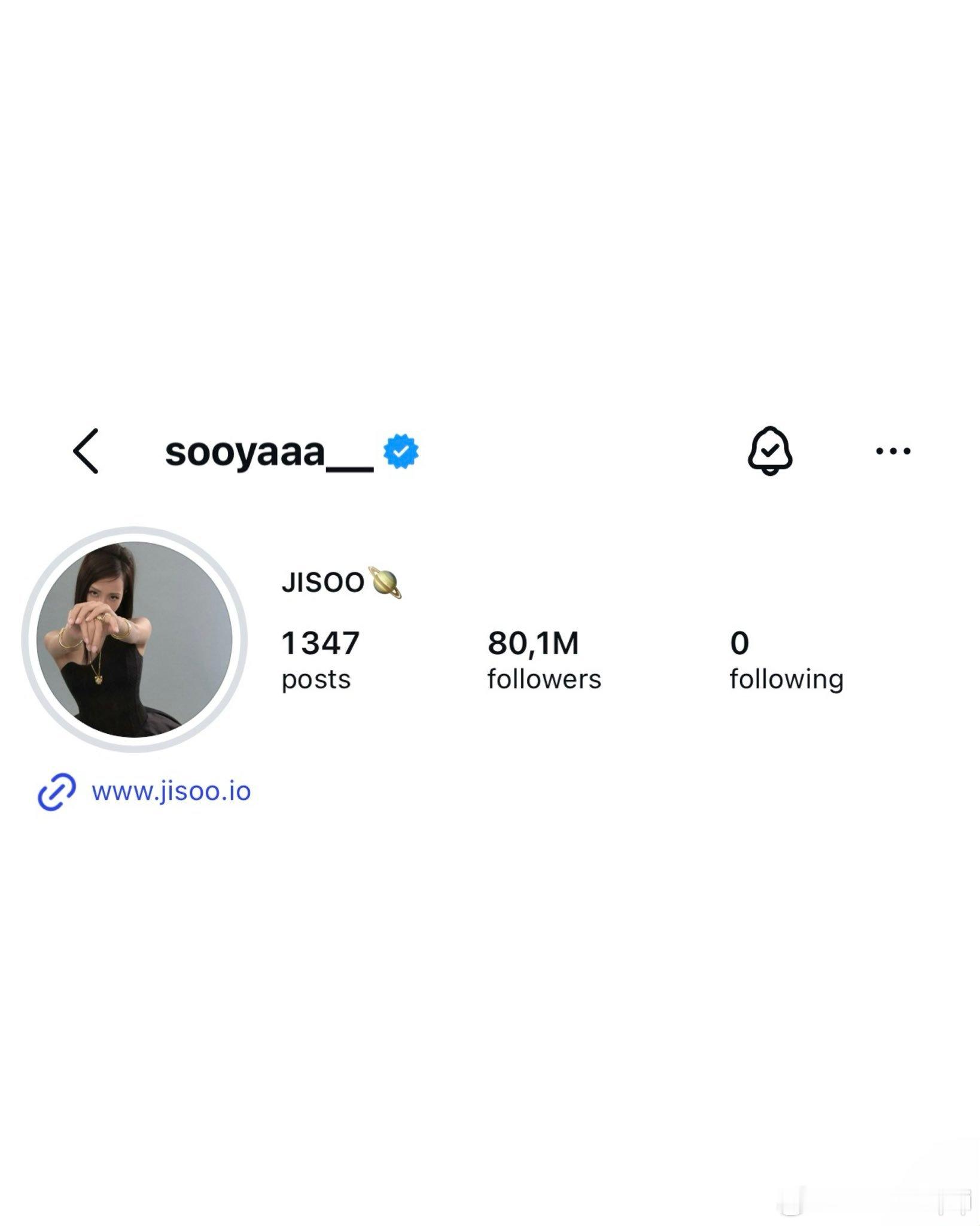 JISOO更新了她的Instagram新头像。 ​​​