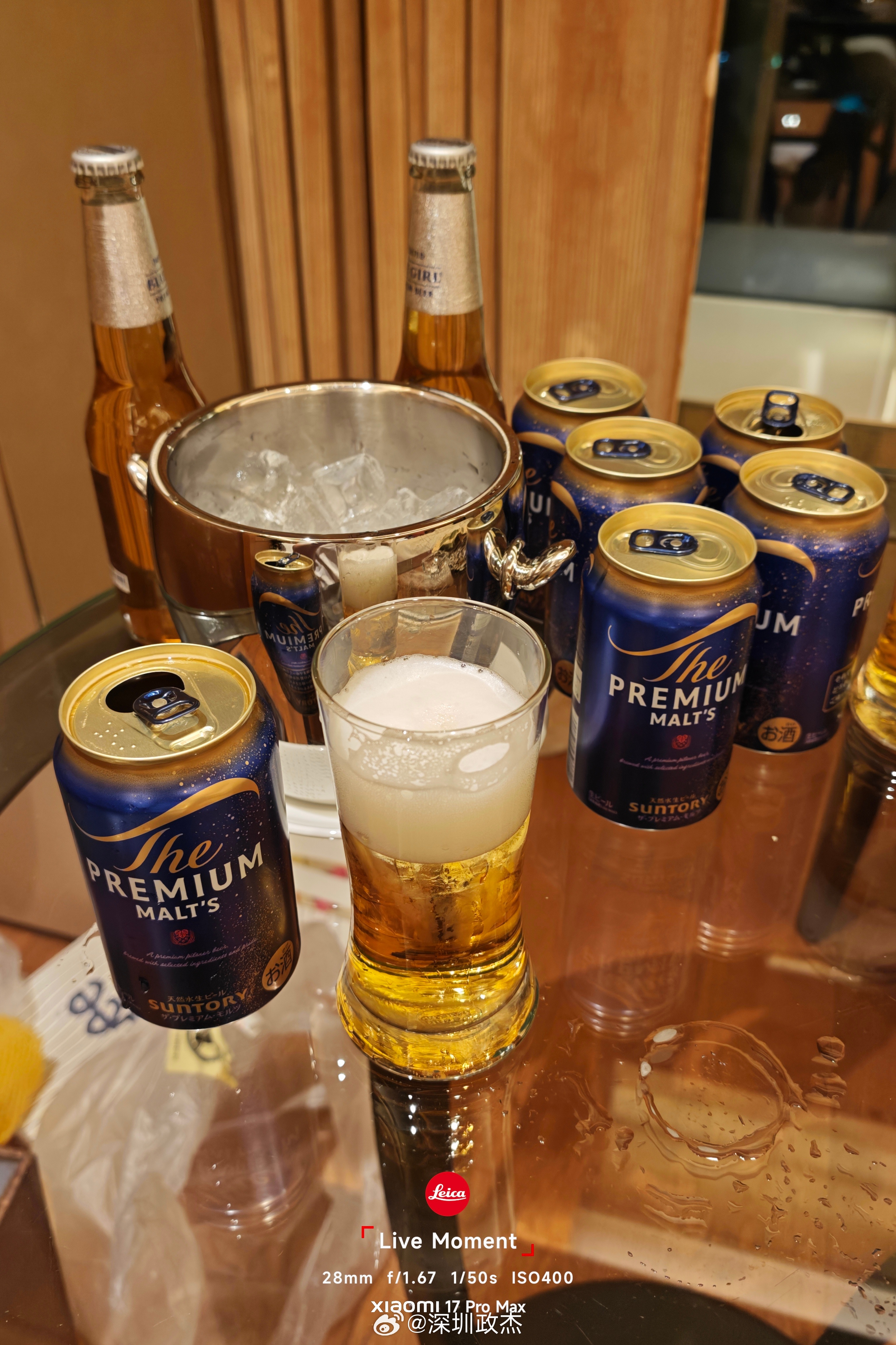 一边痛风吃降尿酸药一边小酌。。