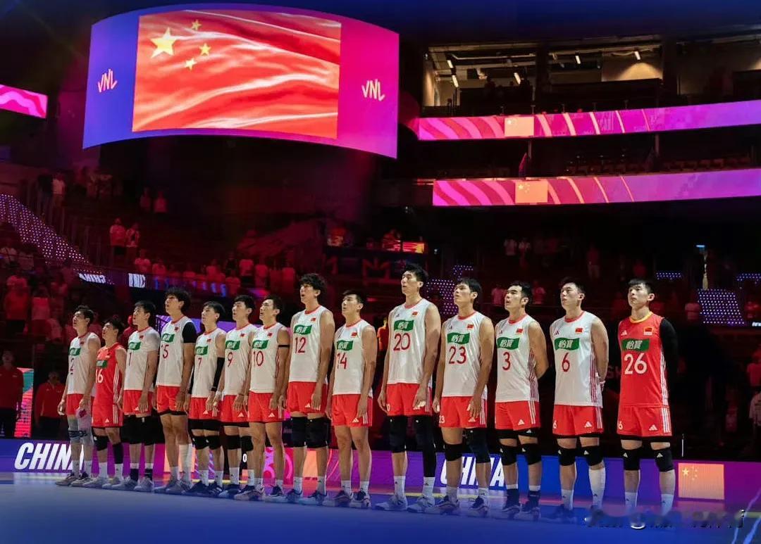 中国女排刮起“青春风暴”，“老气横秋”的中国男排急需推倒重来。平均年龄21.7岁