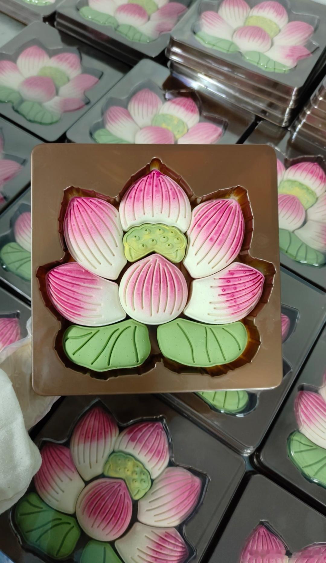 临海 国风荷花月饼｜器物之美，食亦风雅一瓣一蕊皆是匠心，传统糕点，诉说中式独有的