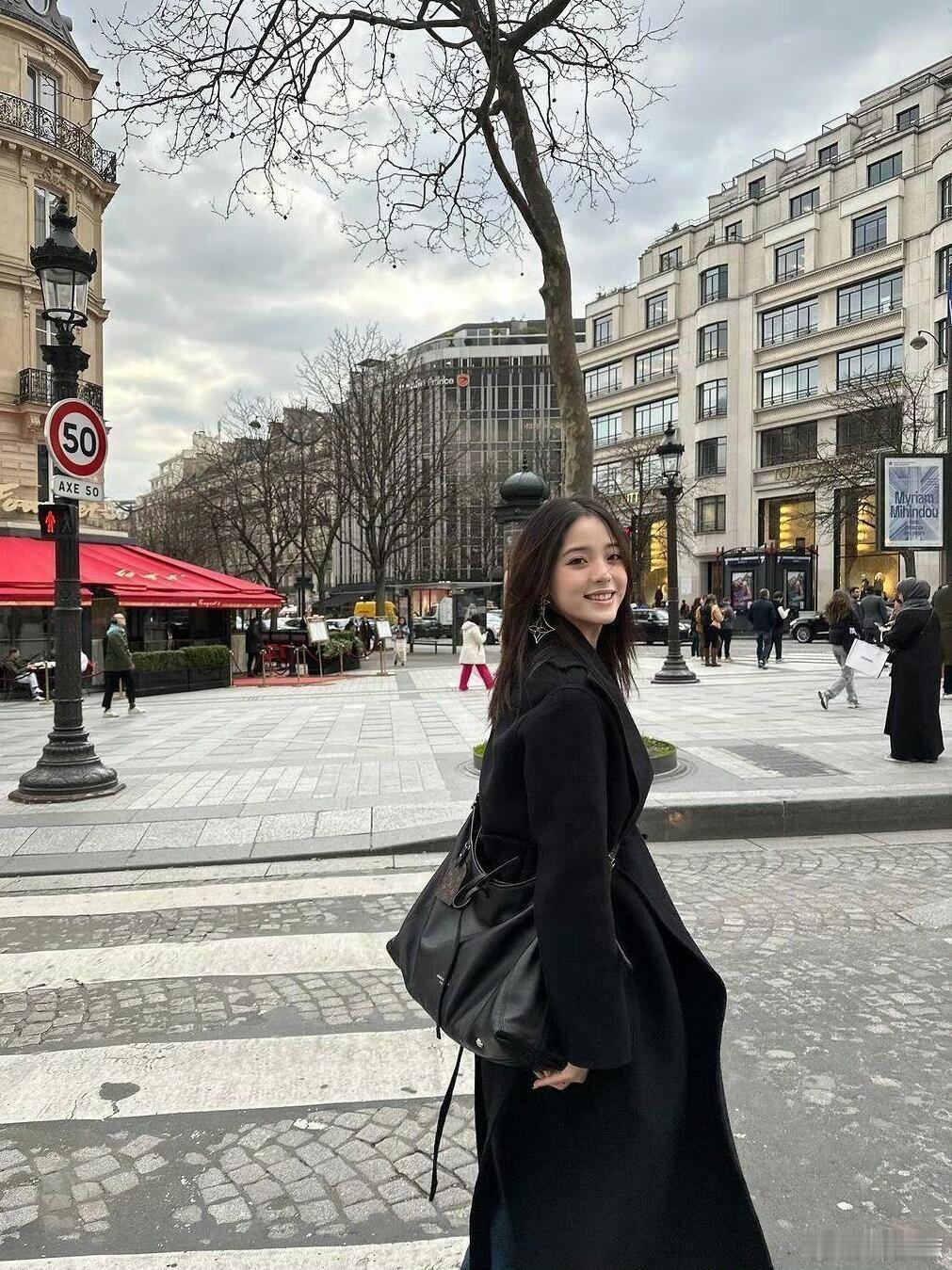 欧阳娜娜此女美商极高！穿搭在线 