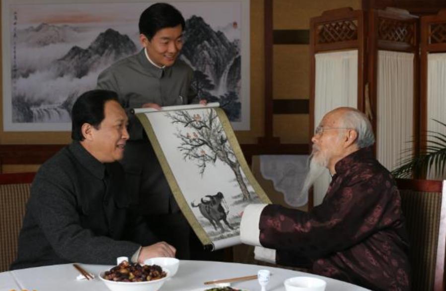 齐白石和毛泽东抢一幅画，郭沫若说：“这画该是我的啊。”
1949年，毛泽东在中南