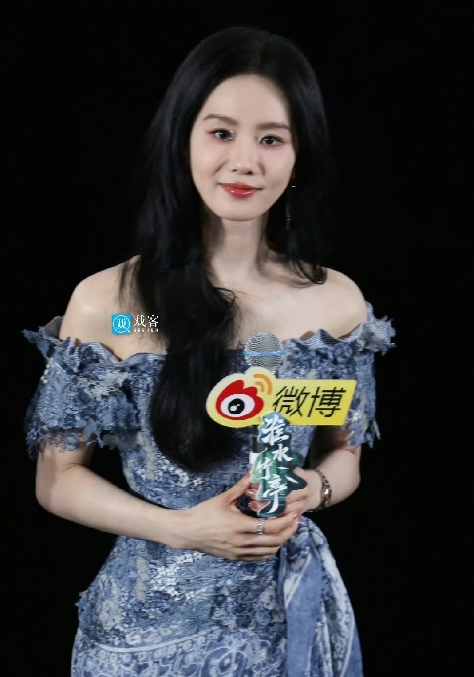刘诗诗张云龙追剧团生图刘诗诗追剧团生图好美😍，美人鱼即视感！刘诗诗张云龙线下活