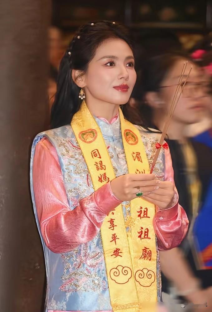 天选妈祖！原定人选屡掷无果，刘涛三掷圣杯惊现天光，十三年坚守绝非偶然
 
娱乐圈