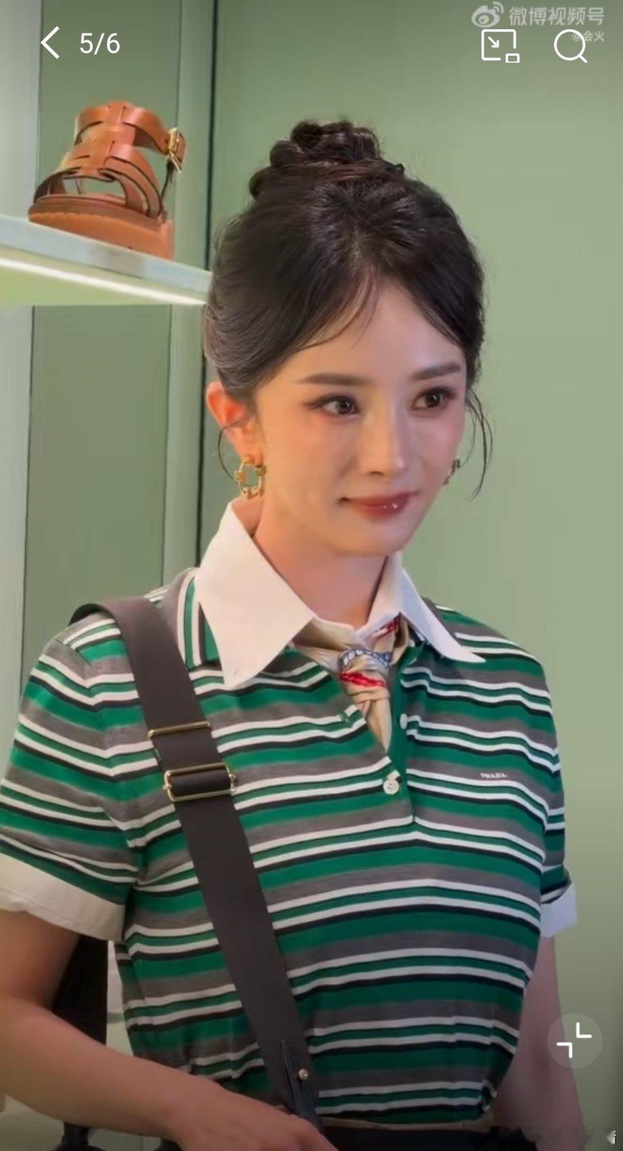 杨幂粉丝和李现粉丝正在跟Prada要说法，都忘了普拉达魔咒了是吧？敢代言的真