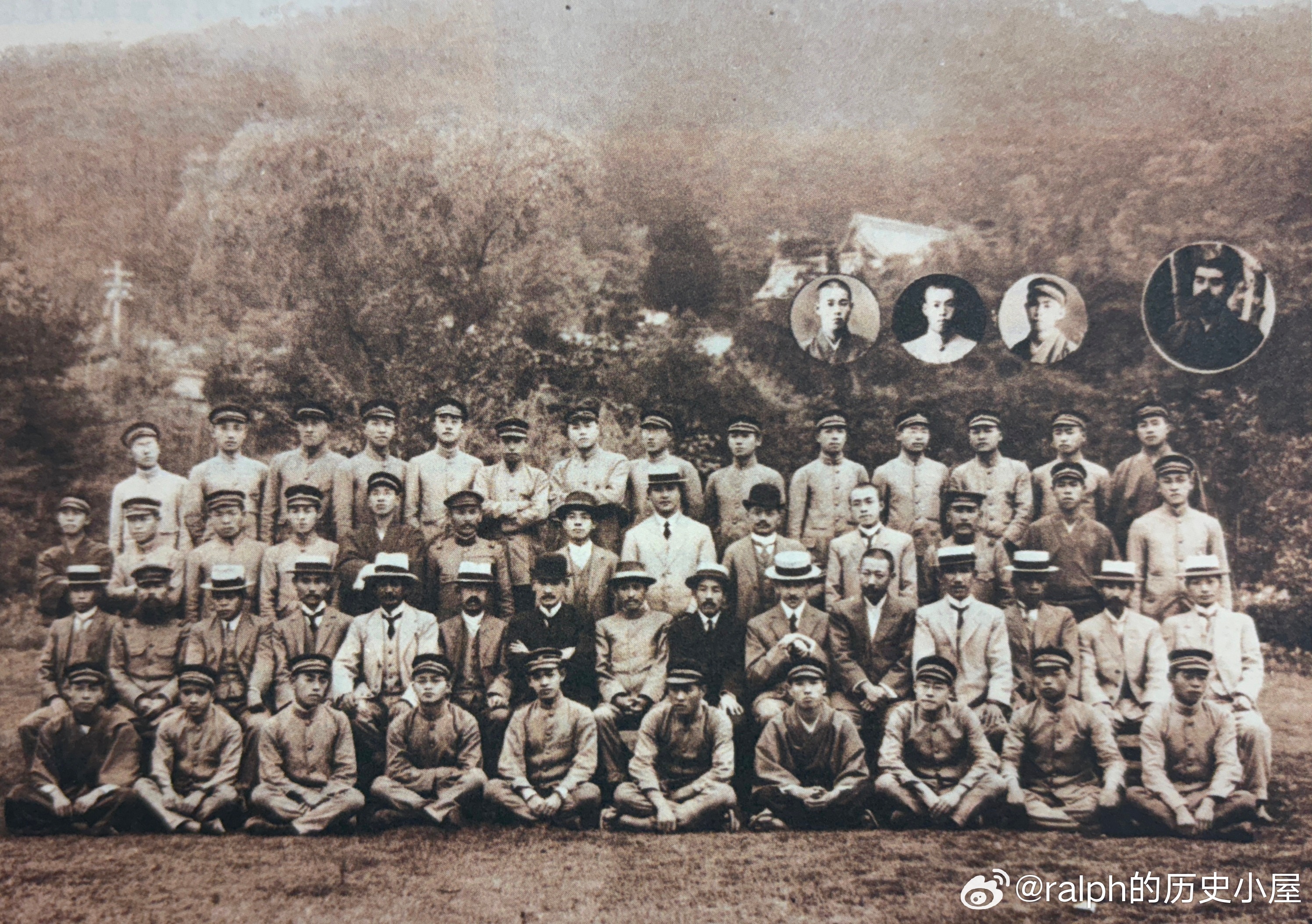 1923年郭开贞（郭沫若，后排左二）从九州帝国大学医科毕业历史影像