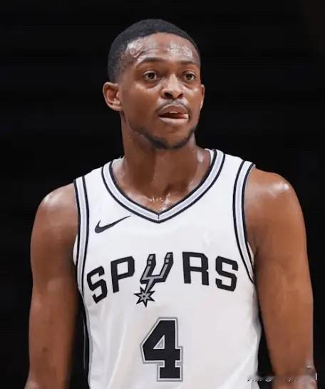 据媒体UnderDog NBA报道，由于腿筋伤势，马刺后卫达龙-福克斯大概率会缺