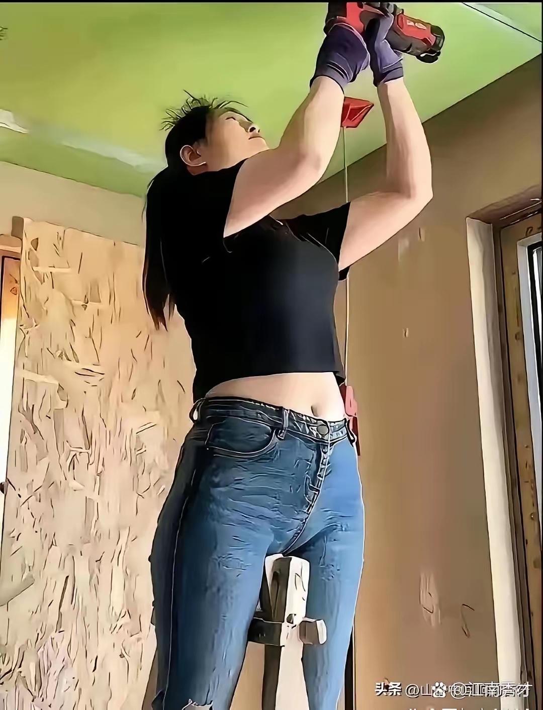 看到这样的一张图，一个大美女劳动的场景。

我就想问问，这个样子是为了啥？

我