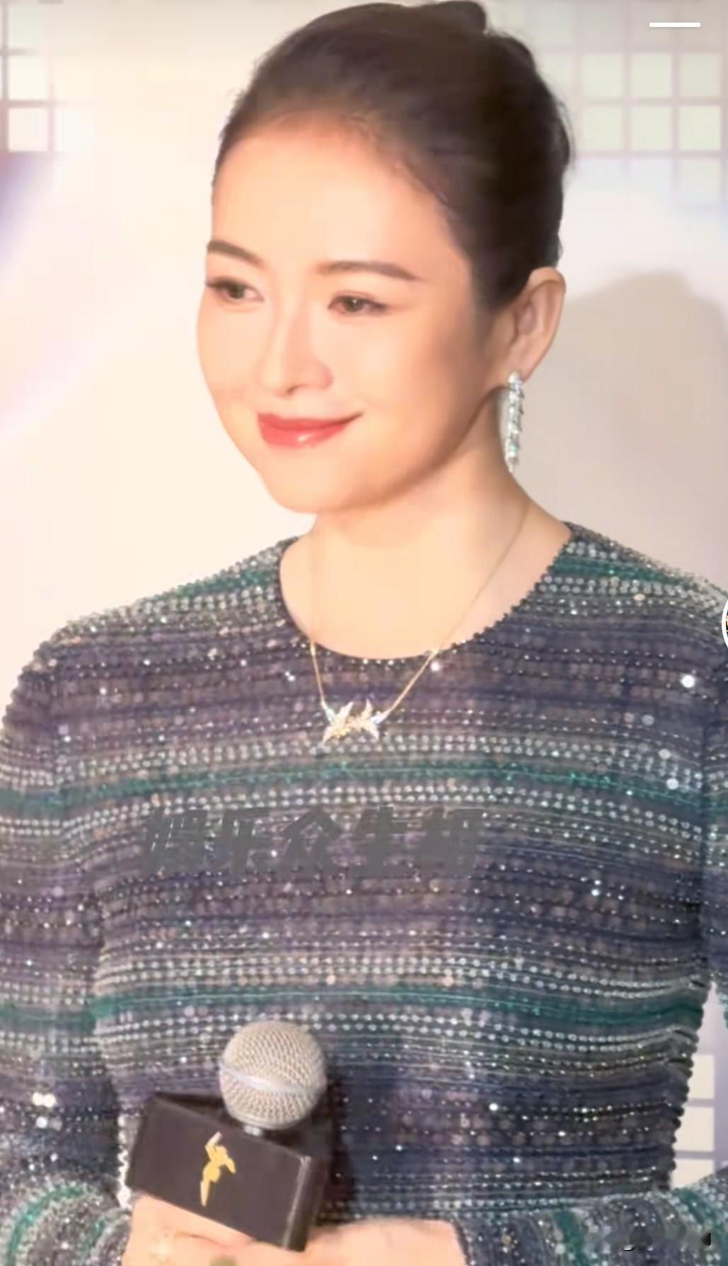 大家来看看，这是章子怡吗？

今天刷视频的时候，看到一个章子怡近两天出席活动的视