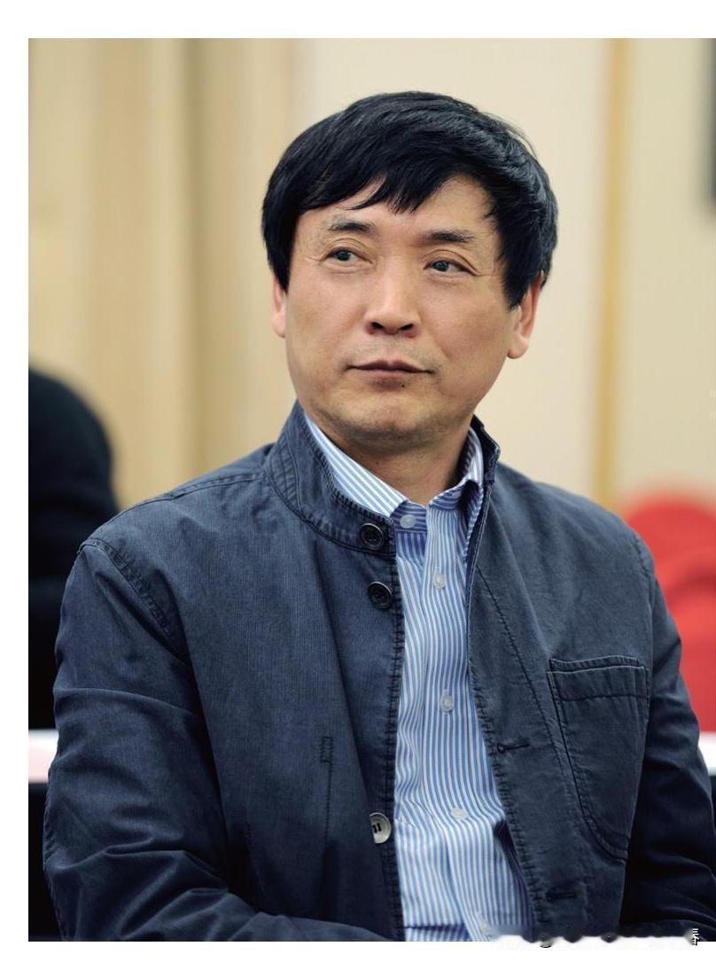 新学期的新课本发下来了，从一年级语文上册的课本来看，不仅课文内容调整了不少，封面