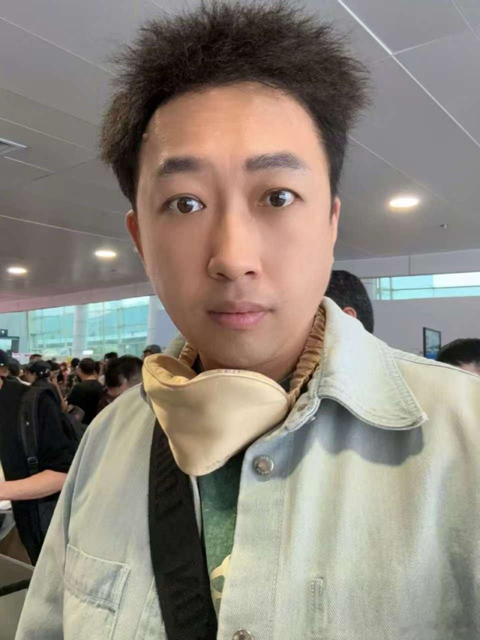 于正赶飞机自拍于正晒自拍于正晒自拍，终于不是ai了。[爱你][爱你] ​​​