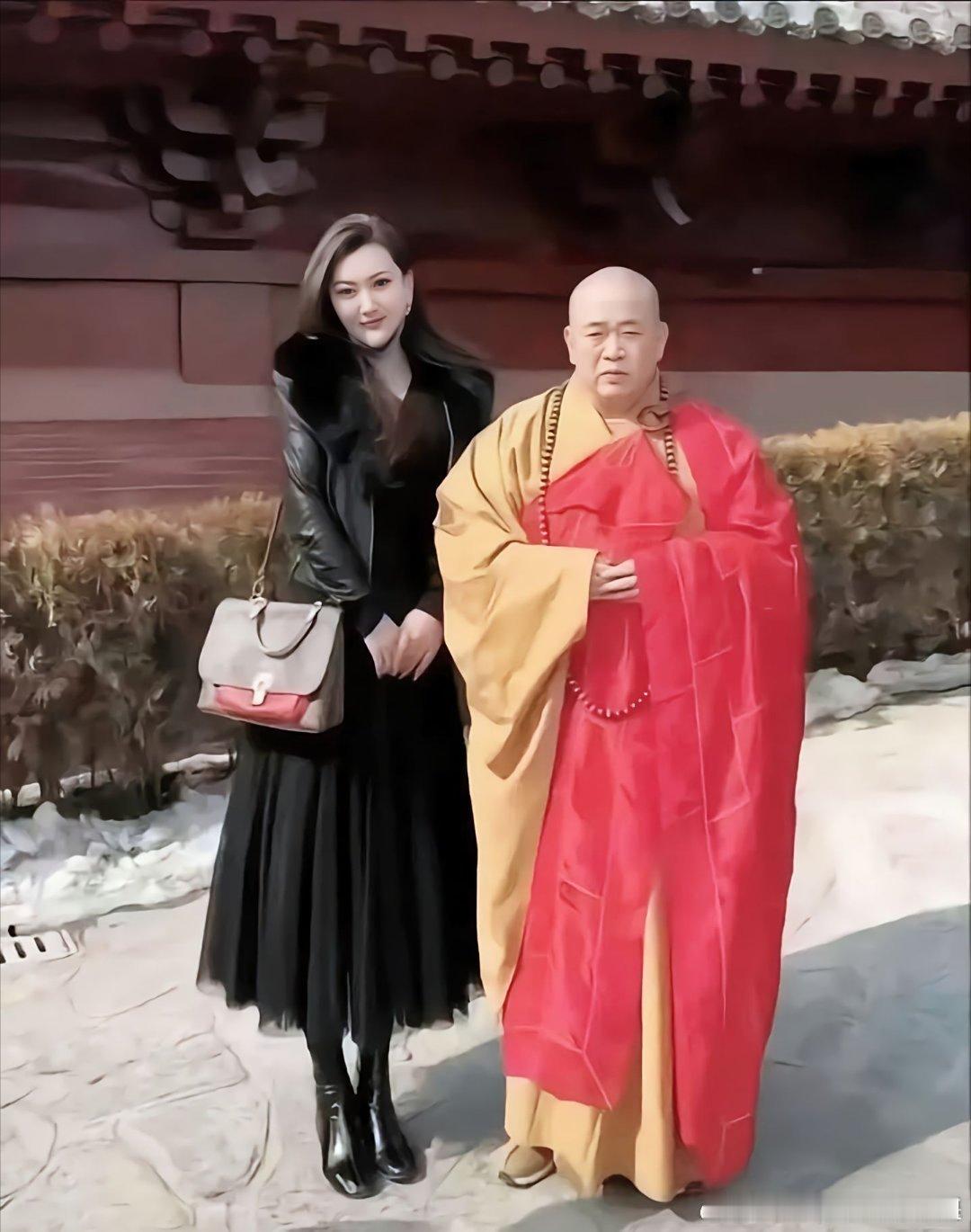 释永信老婆释永信与多名女性保持不正当关系少林寺释永信育有私生子禅房鸳鸯床，袈裟扔