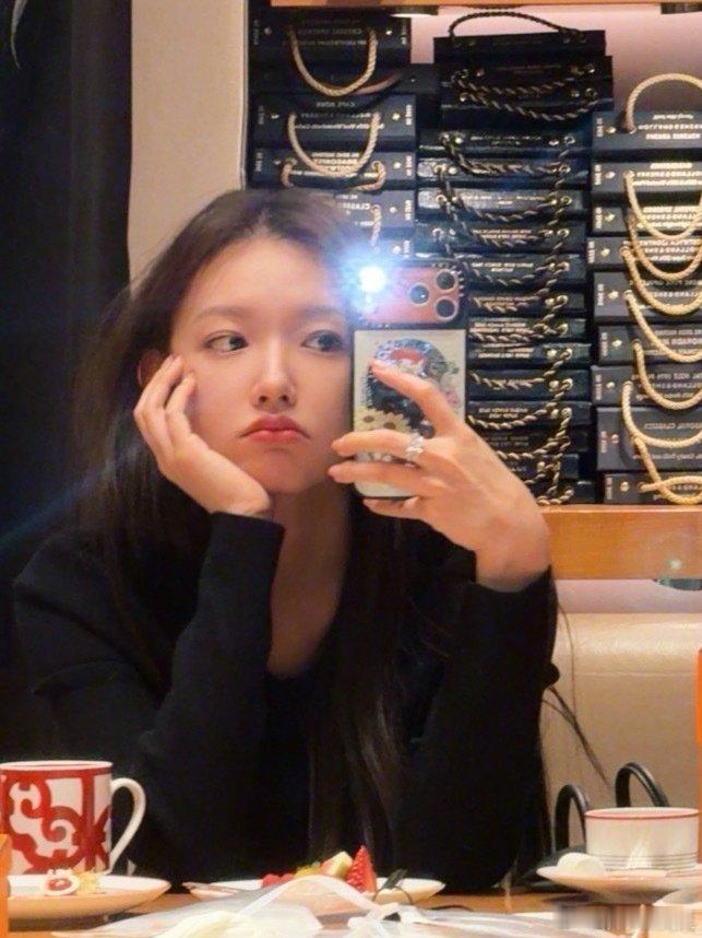 程潇素颜皮肤状态新年开工第一天刷到的春节收假plog，素颜这皮肤状态也太好了吧！