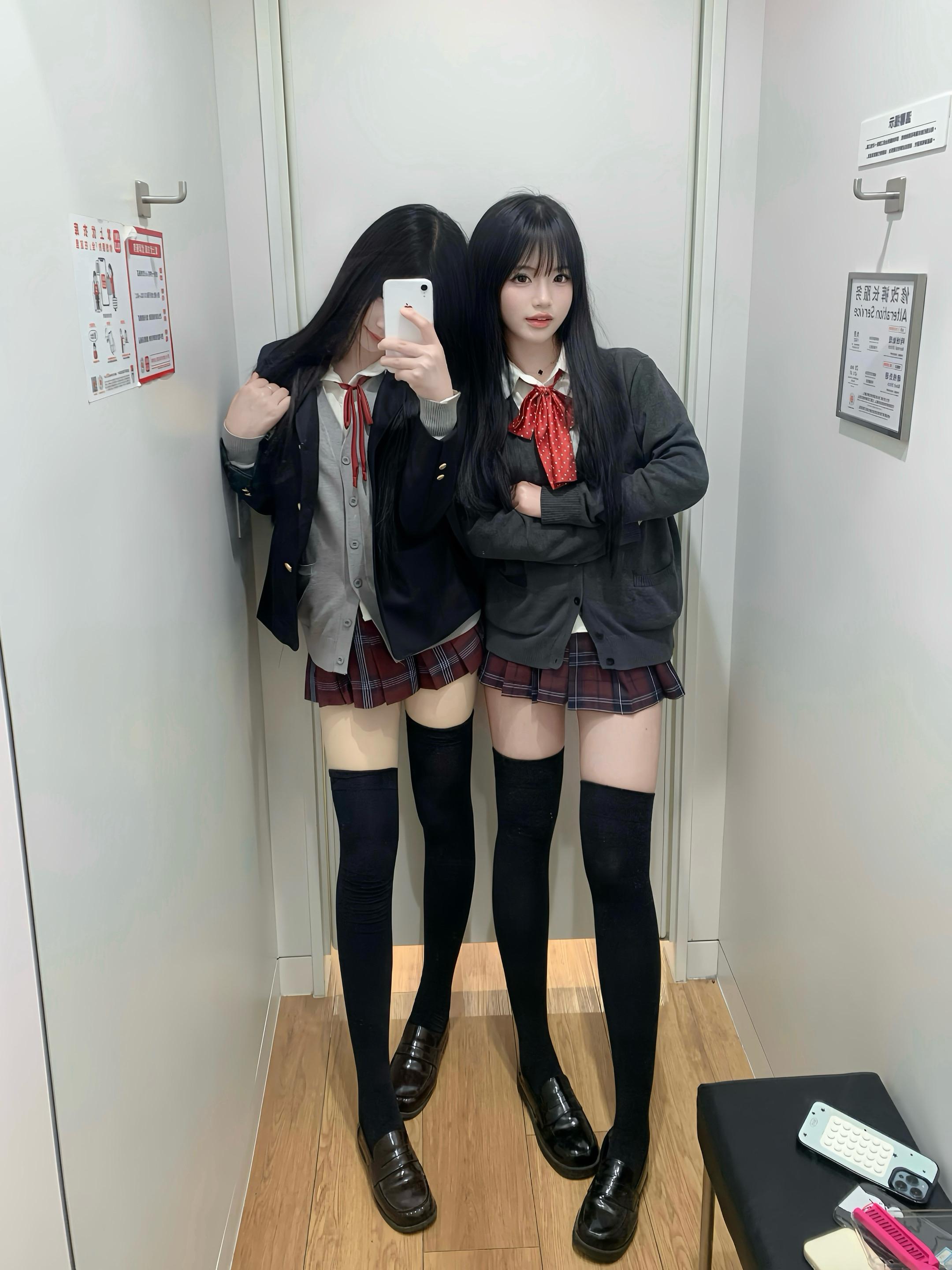 长的好看才会被说是冷脸萌 像我这种只会被人问为什么摆臭脸
