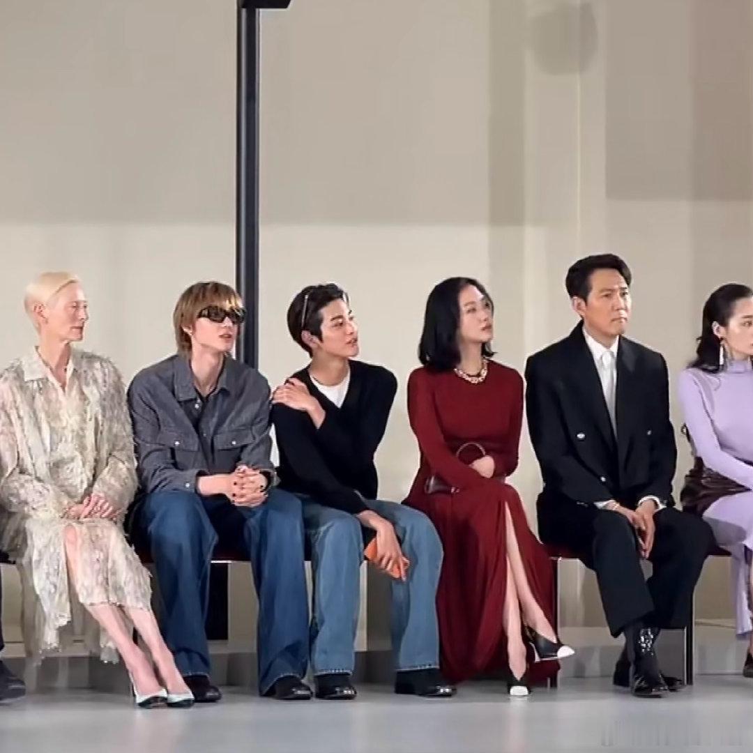 有点震惊，他俩第一次接触香，给的看秀位置竟然这么好 