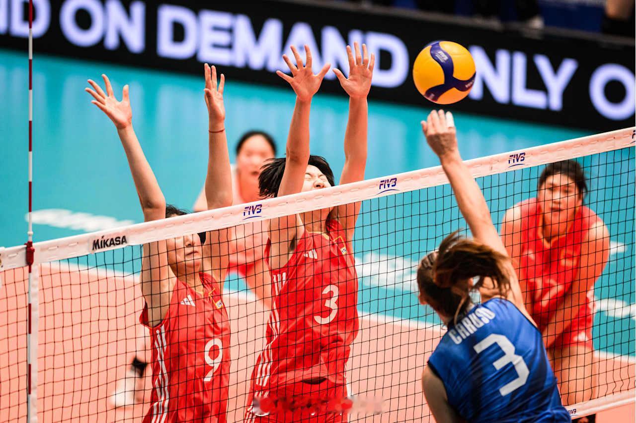 【U19女排世锦赛中国1-3惜败意大利 首遭败绩】国际排坛战报速递 7月6日塞尔