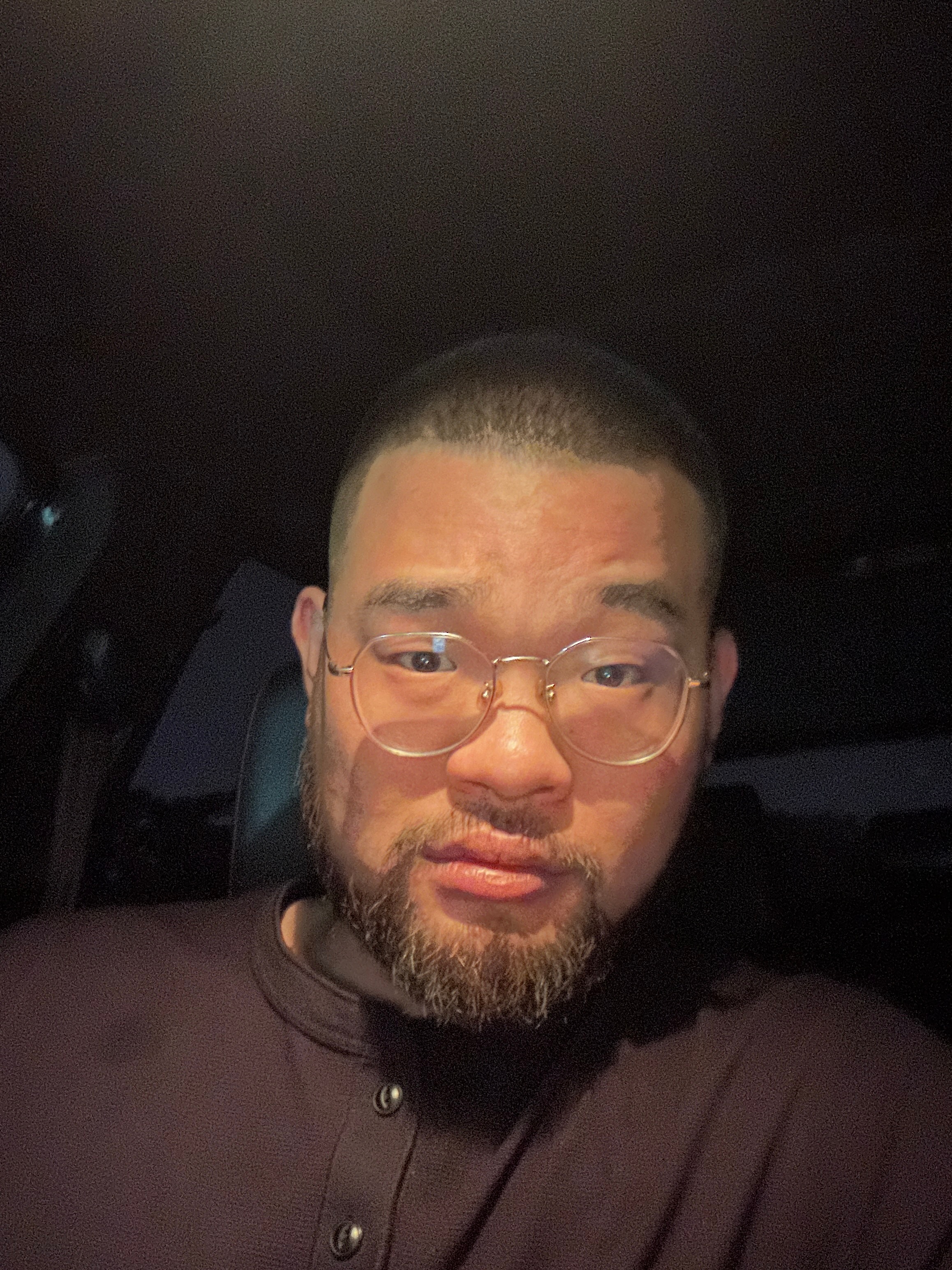 今天下班早。我去石圪节公社找胡德碌给我弄了个时兴的发型你弄个球头你弄对，球头 ​