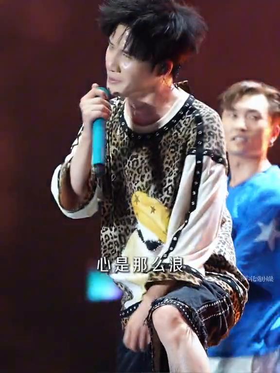 西北制蝶。
爽爽爽爽，神是那么放，情是那么荡漾，心是那么浪，化作一道光芒，闪瞎所