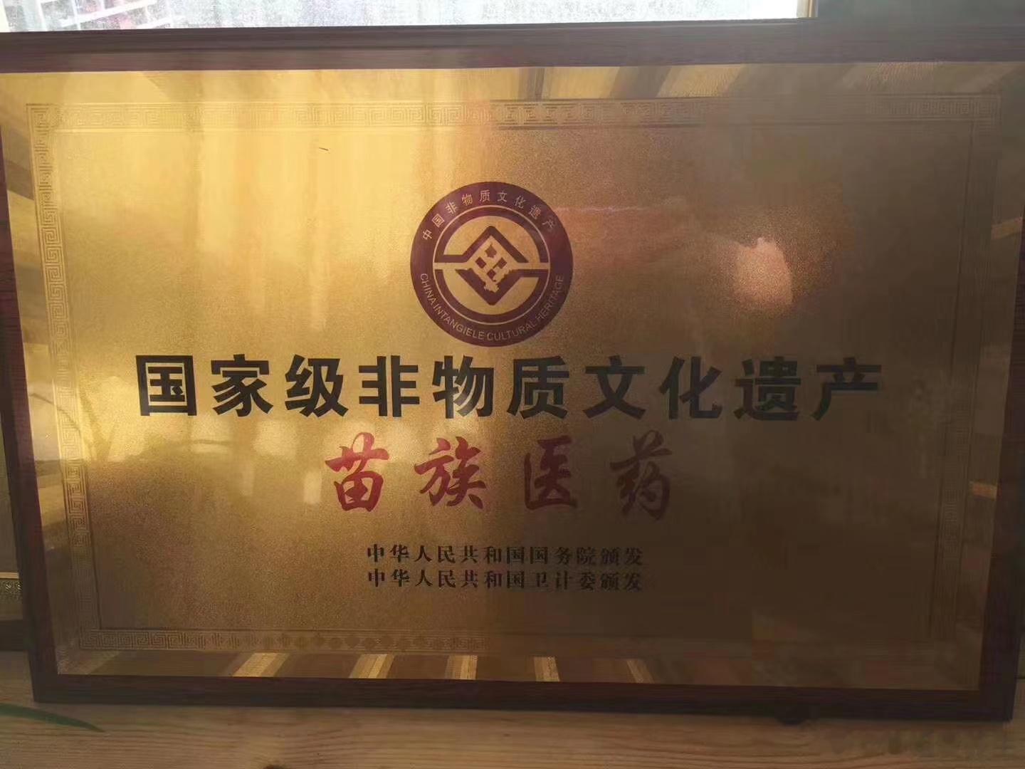 徐文兵老师以前在节目里说过，他夏天也会穿袜子。倪师《针灸大成》里也讲过：脚热的人