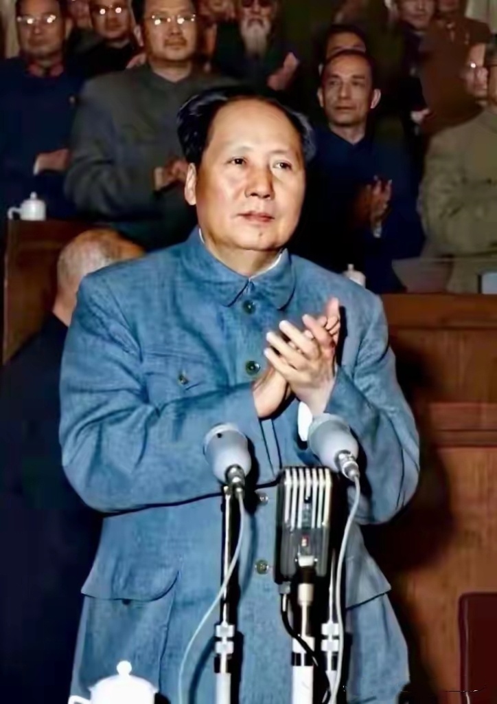 人民群众自发的毛主席热，是对一切非毛反毛和邪恶势力的降维打击！