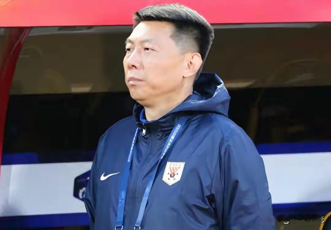 山东泰山队中超联赛客战（上海申花队）

据说这次因谢文能累计黄牌停牌，没法登场，