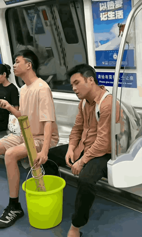 头顶风暴😂😂