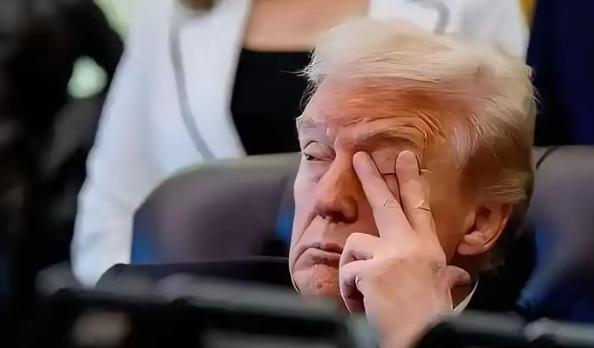 特朗普这回该急了，短短24小时，美方连连吃瘪，难怪特朗普要急着来中国。

要知道