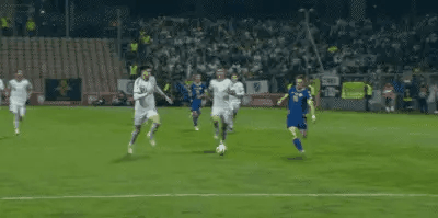 意大利凭空给自己增加难度，巴斯托尼上半场吃到红牌，意大利命悬一线。
世预赛附加赛