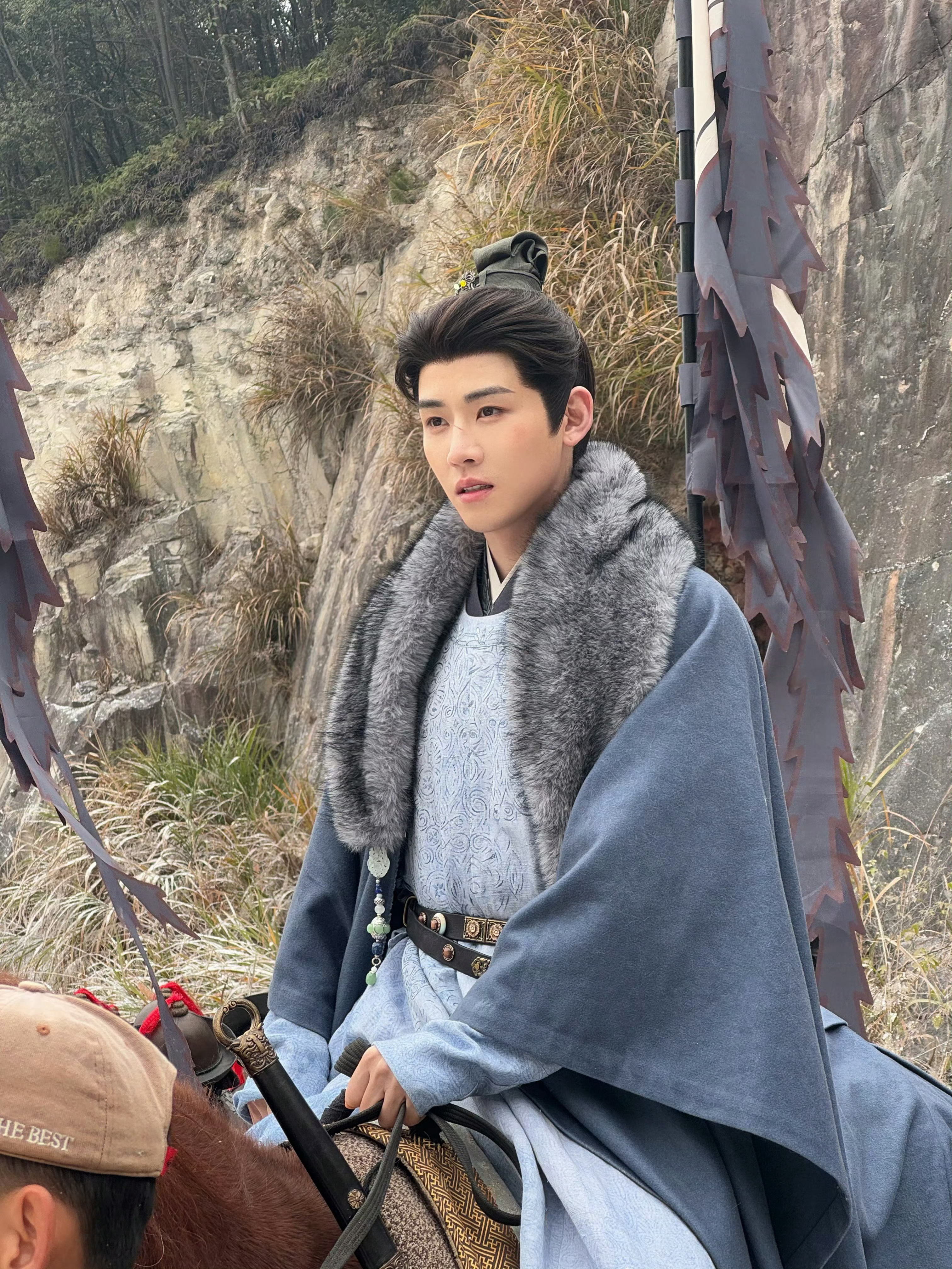 这张就更像那个谁了……