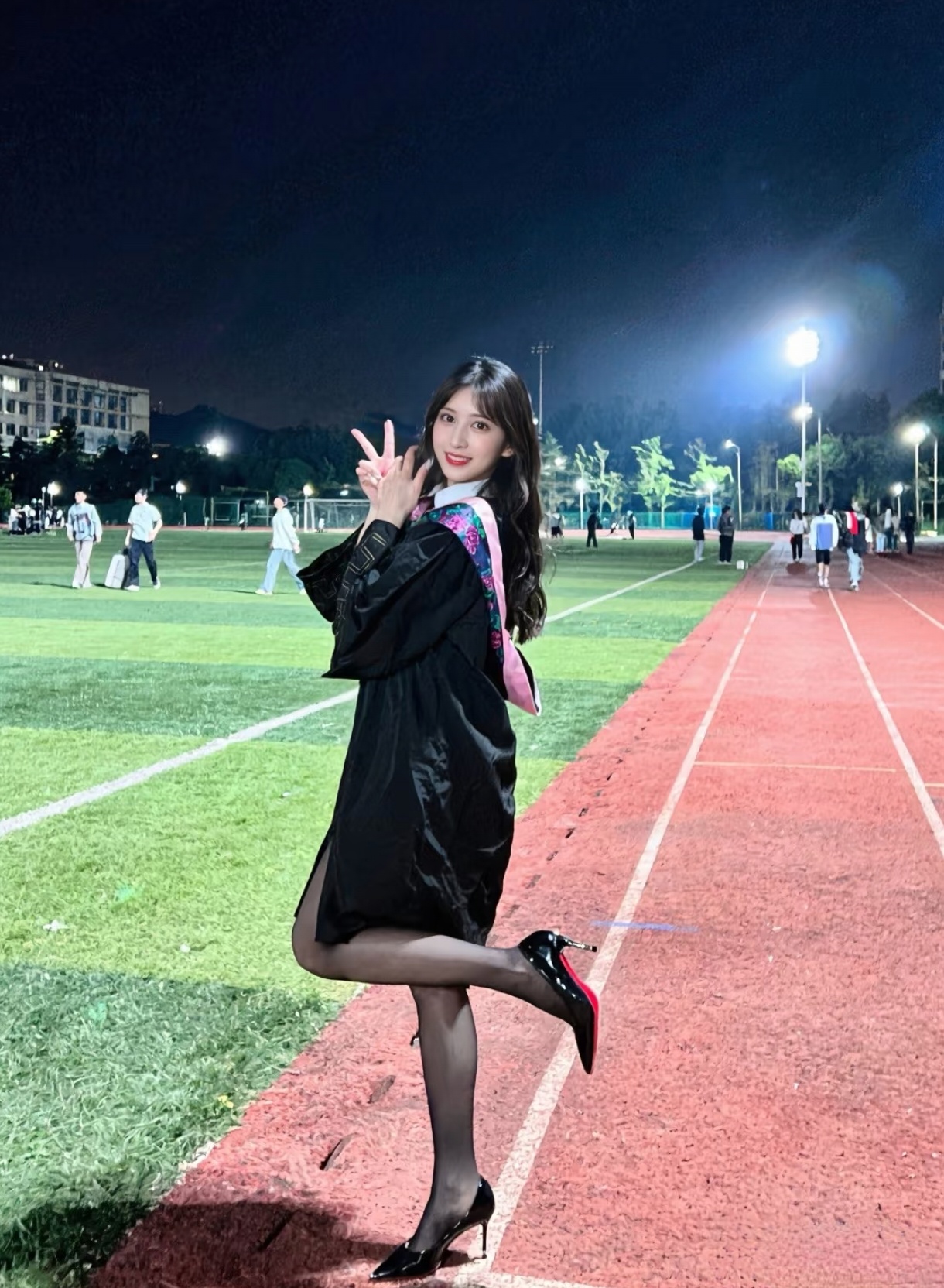 每天早起打卡正经又好看的小伙伴们早鸭 ​​​