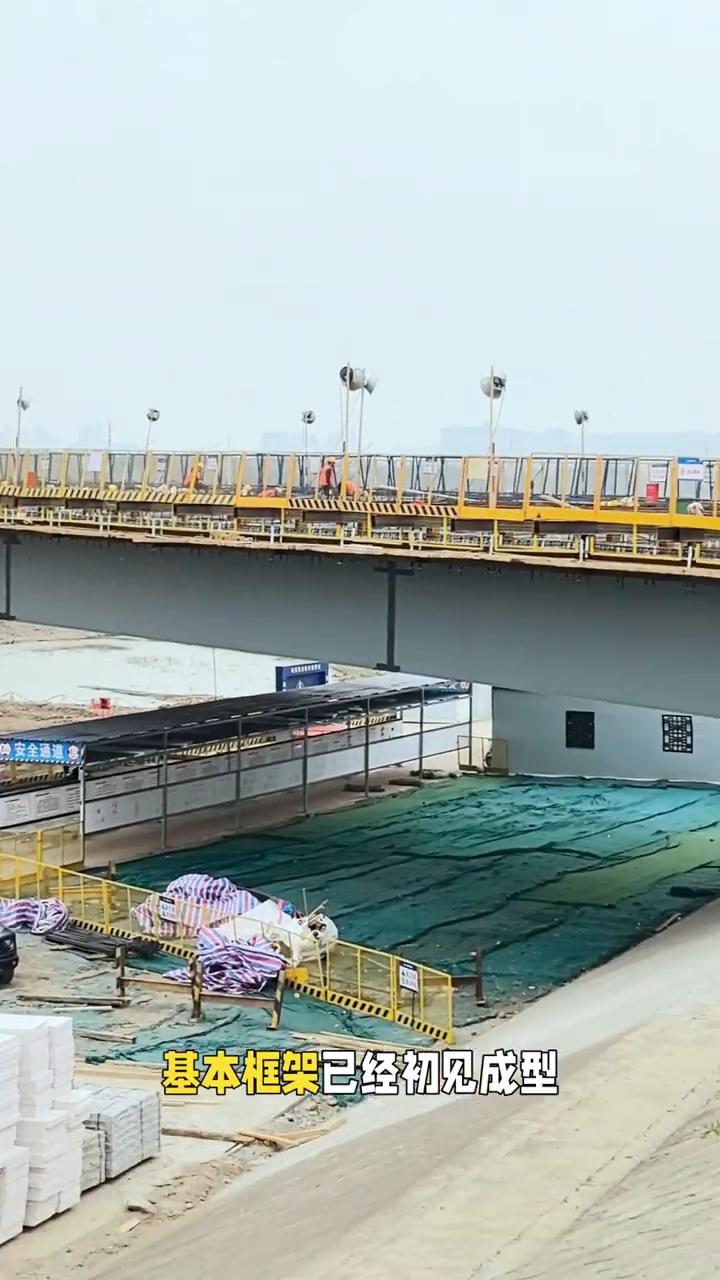 洛阳天津桥，期待中秋桥上漫步现大唐雄风之天津晓月。
眼前是洛阳正在施工的天津桥，