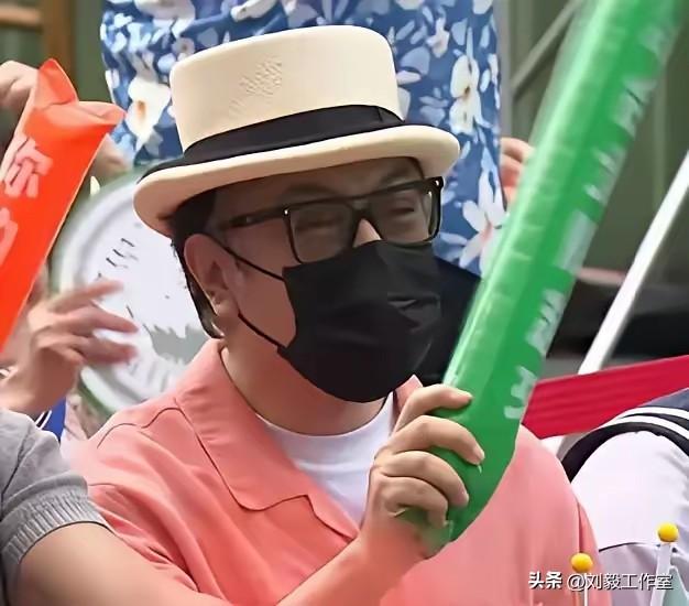 蔡康永的苍白回应(我没有支持过台独)，相较于阿雅(一个中国)的直接表态真的不值一