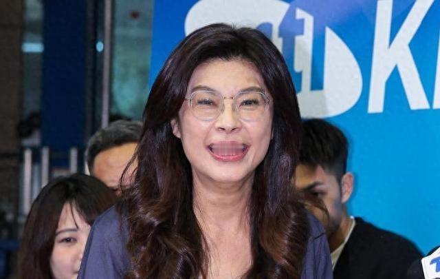 谁能想到？一场南京的晚宴，竟把“岛内政客”的遮羞布撕得粉碎。郑丽文顶着“五年刑期