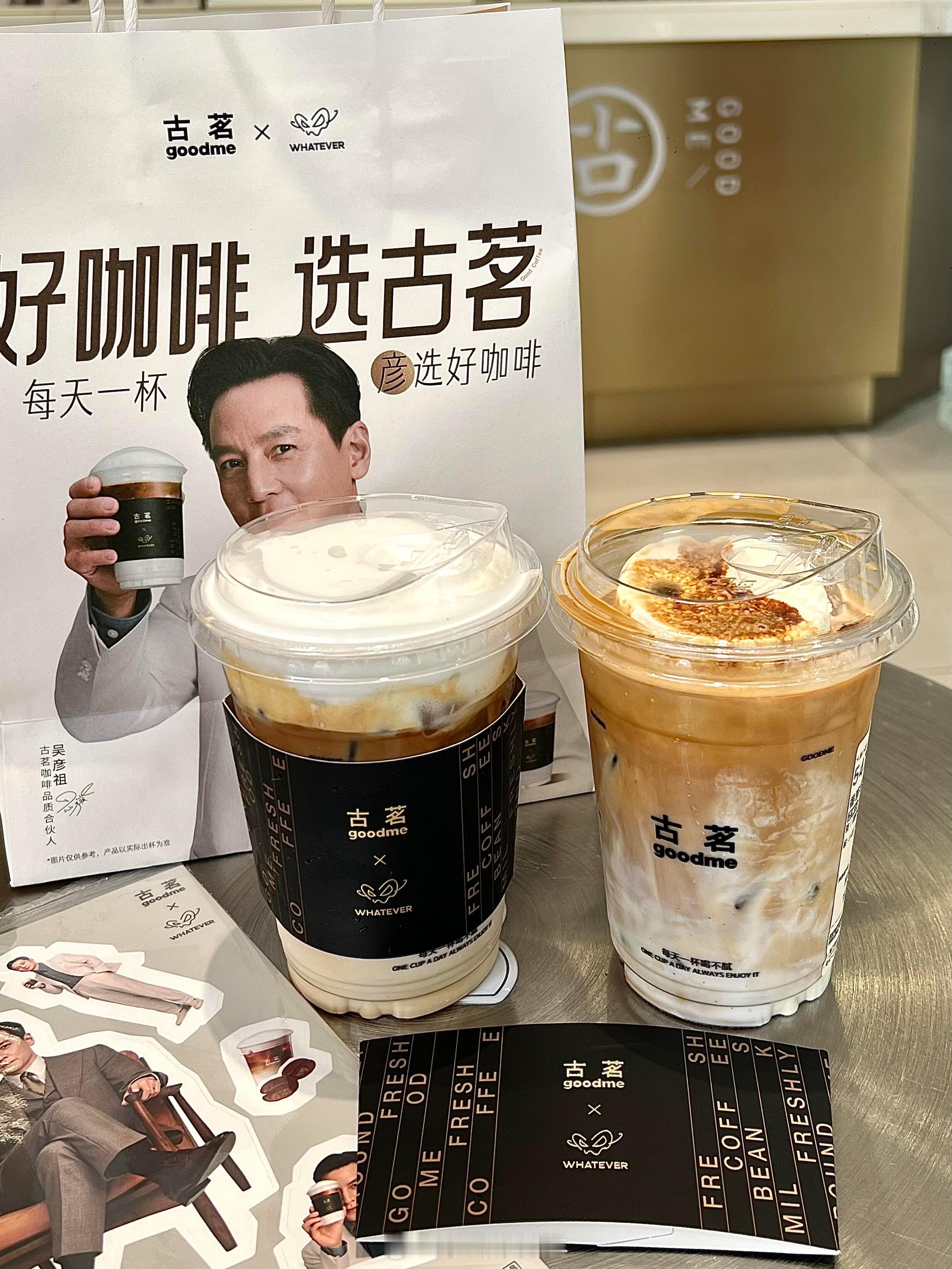 好多吴彦祖在古茗 这波合作好吸睛，店内到处都是 “吴彦祖” 立牌，周边萌态百出，