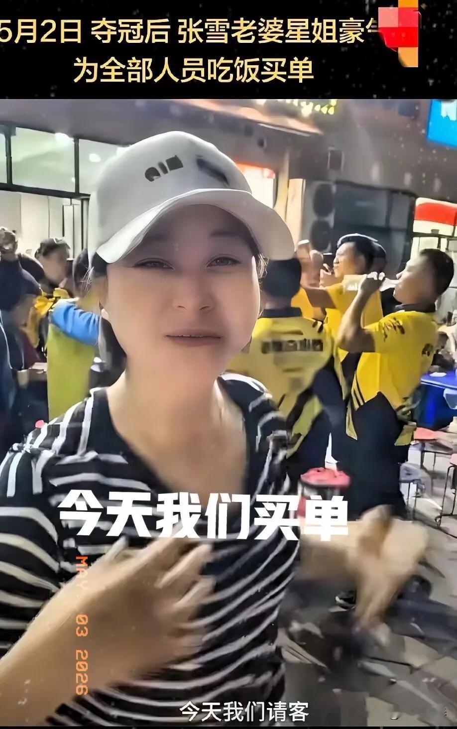 张雪老婆星姐也是性情中人啊，得知德比斯在匈牙利WSBK上又夺冠后，当即做了一个决