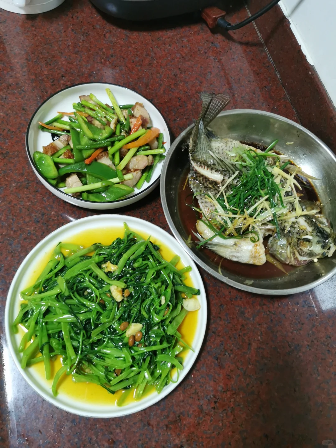 罗定女鹅真的太幸福了，下班就能吃上住家饭