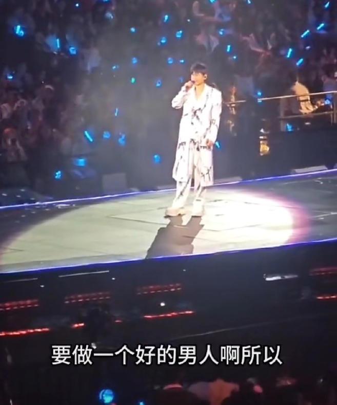 张杰太男人了！12月29日，张杰因为要和谢娜一起合作跨年演唱会遭到了不少粉丝抵制