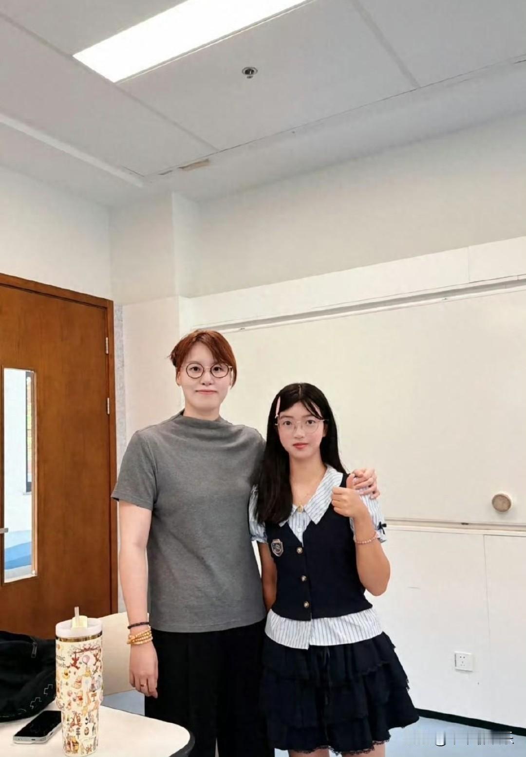 傅园慧近况: 成为浙大老师，
对感情不将就，
30岁不缺钱，更多的是在享受生活!