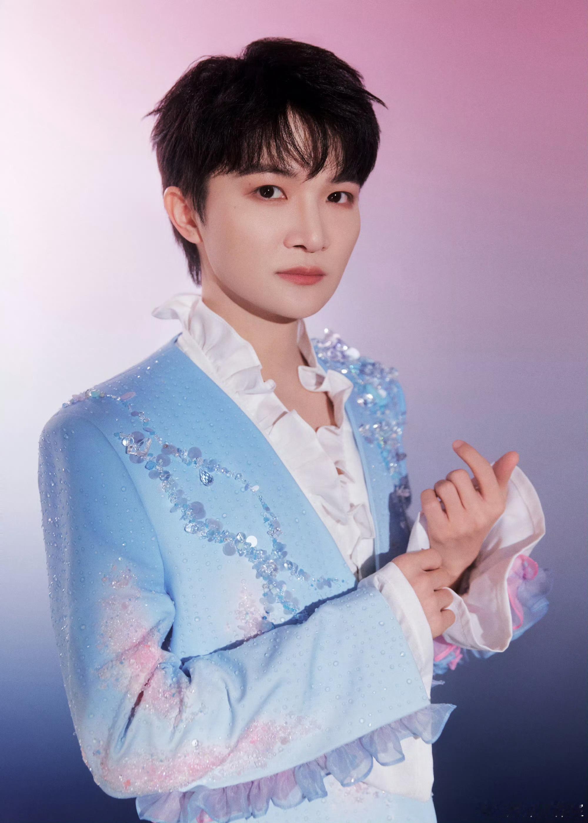 周深在后台零帧起演 每天都有好多饭吃呐，又是充满期待的一天周深[超话] ​​​