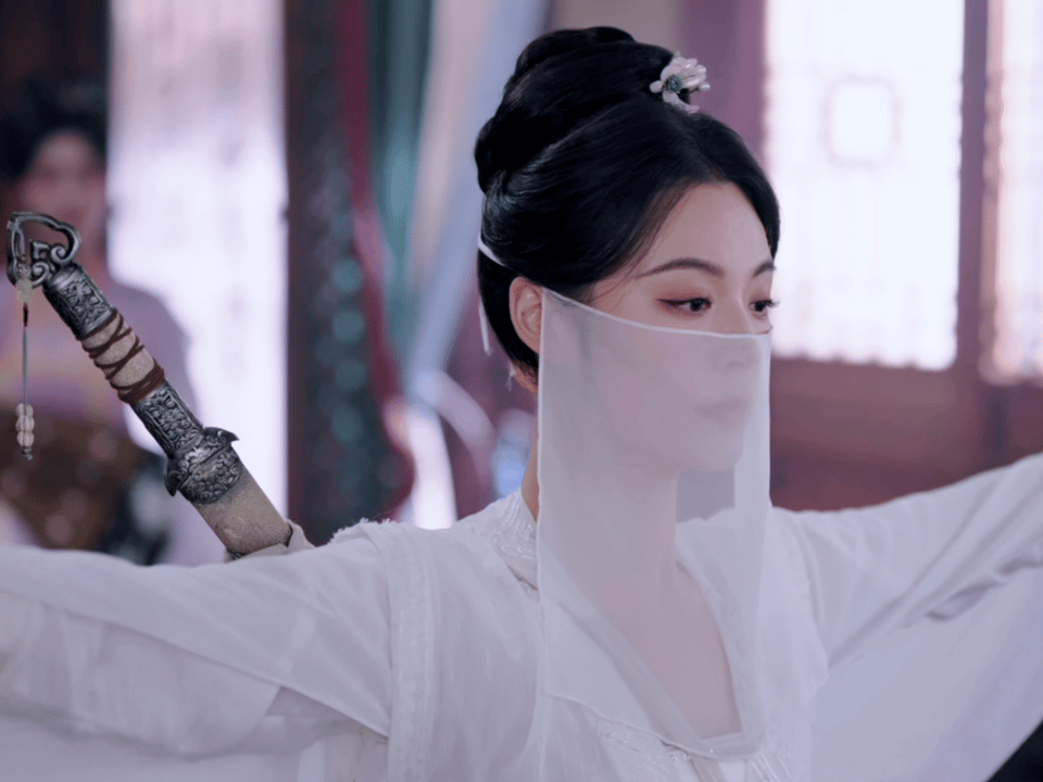 这才是古装美人该有的样子，没人能拒绝这样的奴娇，等了好久终于等到奴娇出场，这剑舞