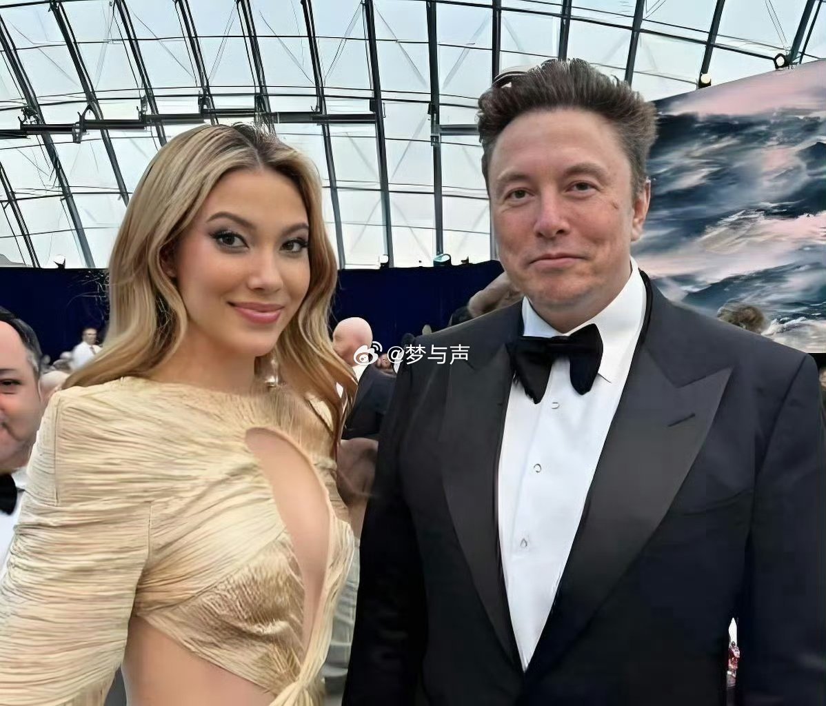 谷爱凌长相完全欧美化了，虽然才21岁，但是显得非常的成熟 