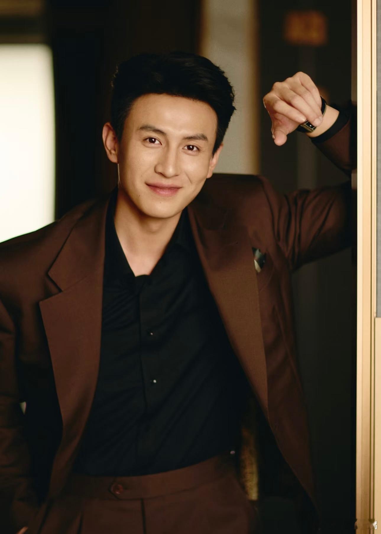 刘萧旭 别从手机里看我了 年度大赏当红派对红毯，刘萧旭一出场就艳压全场！现场欢呼