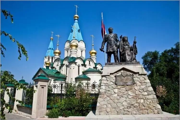 海兰泡到底是俄国人占的还是乌克兰人占的，现在的俄名称为布拉戈维申斯克，意为喜讯之